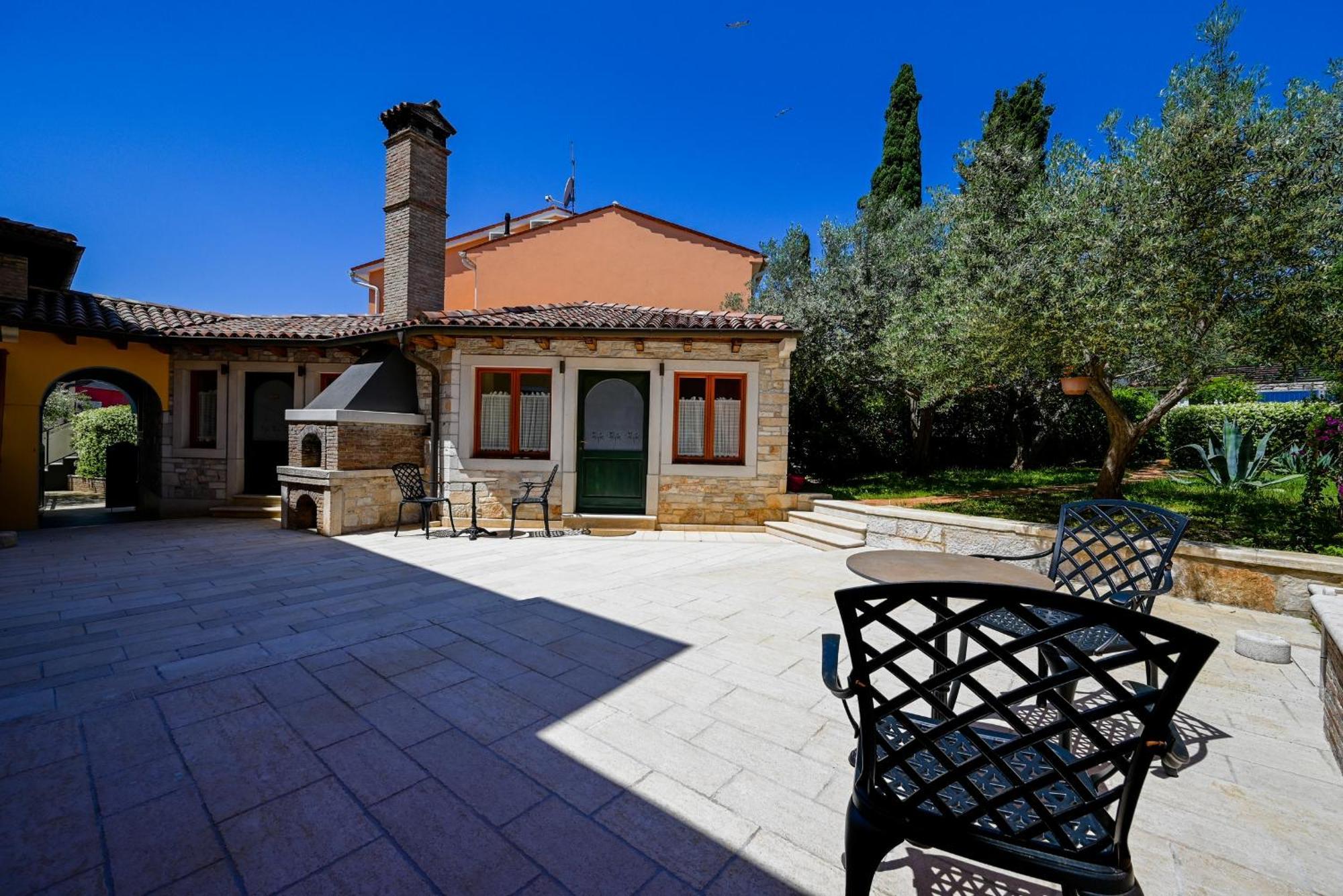 Casa Degli Artisti Rovinj Exterior foto